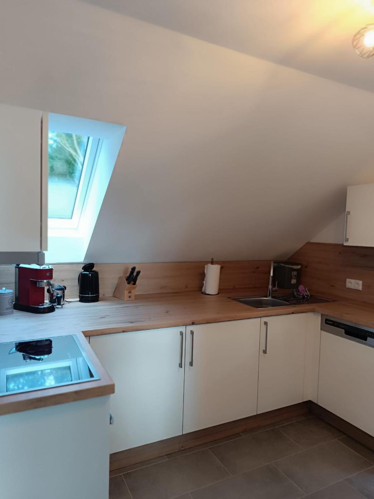 Moderne Ferienwohnung Fuer Familien Im Dachgeschoss Bosau Exterior foto