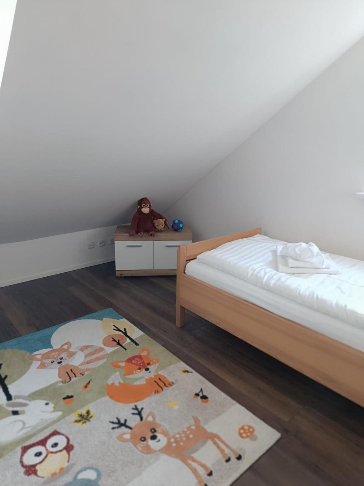 Moderne Ferienwohnung Fuer Familien Im Dachgeschoss Bosau Exterior foto