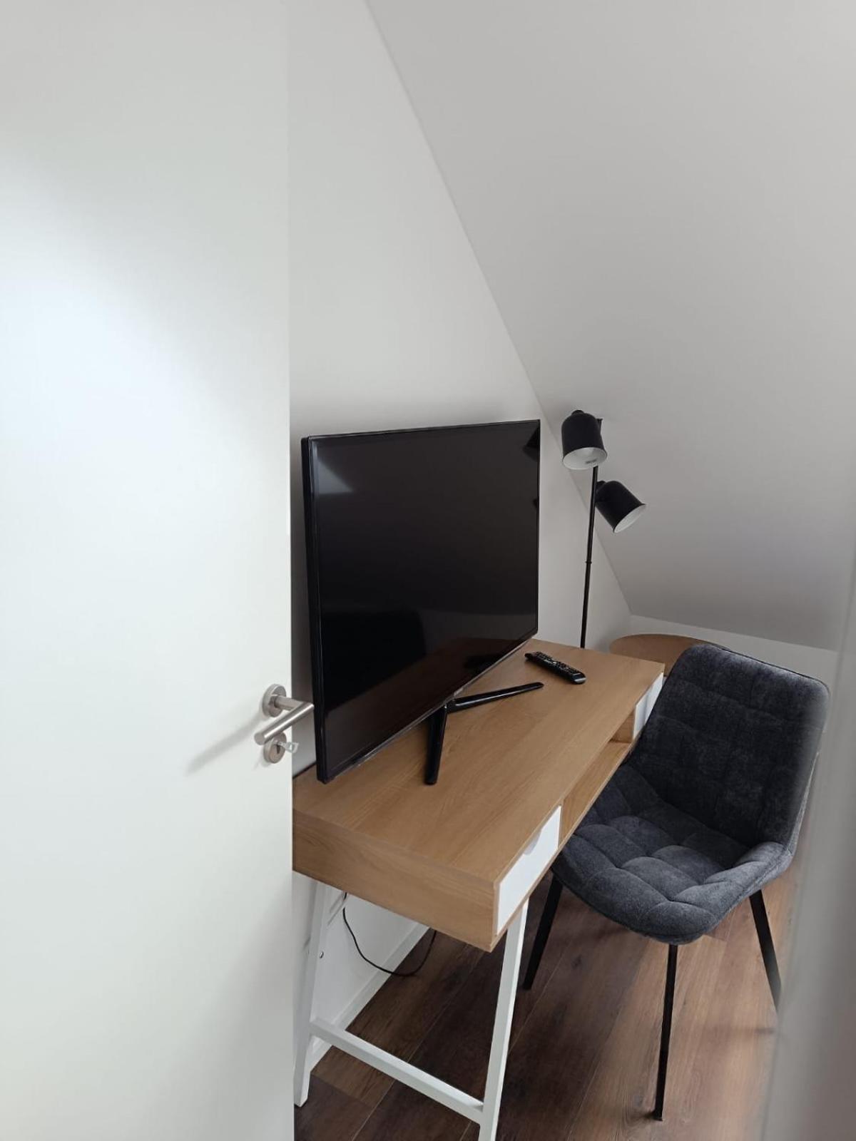 Moderne Ferienwohnung Fuer Familien Im Dachgeschoss Bosau Exterior foto