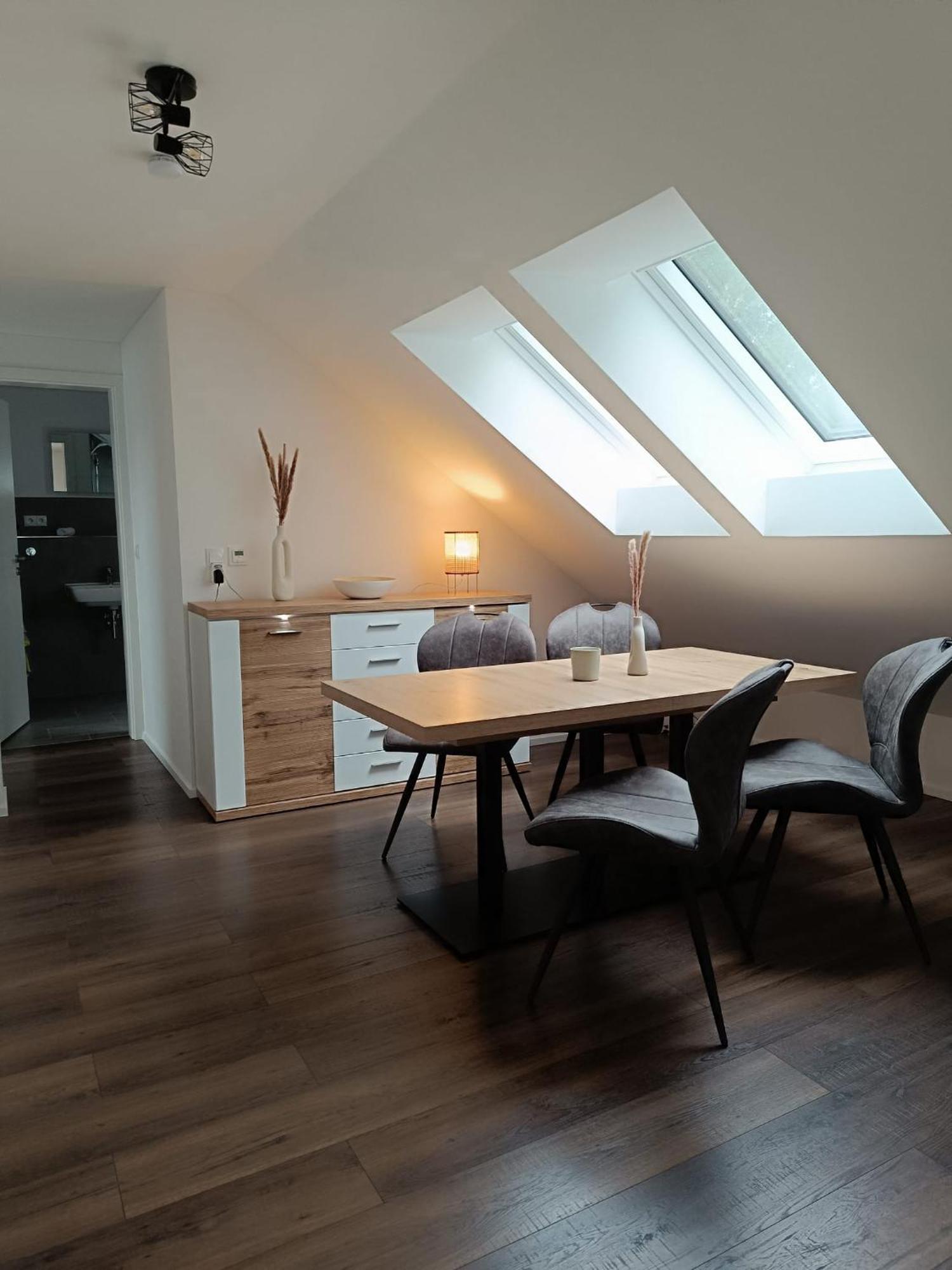 Moderne Ferienwohnung Fuer Familien Im Dachgeschoss Bosau Exterior foto