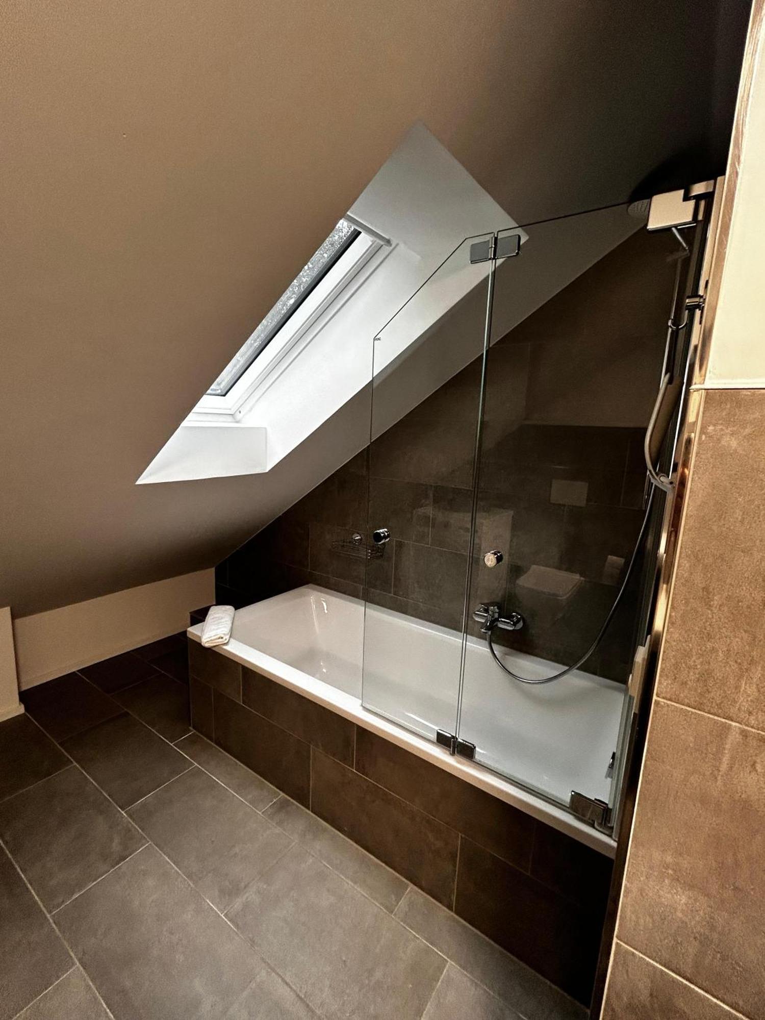 Moderne Ferienwohnung Fuer Familien Im Dachgeschoss Bosau Exterior foto
