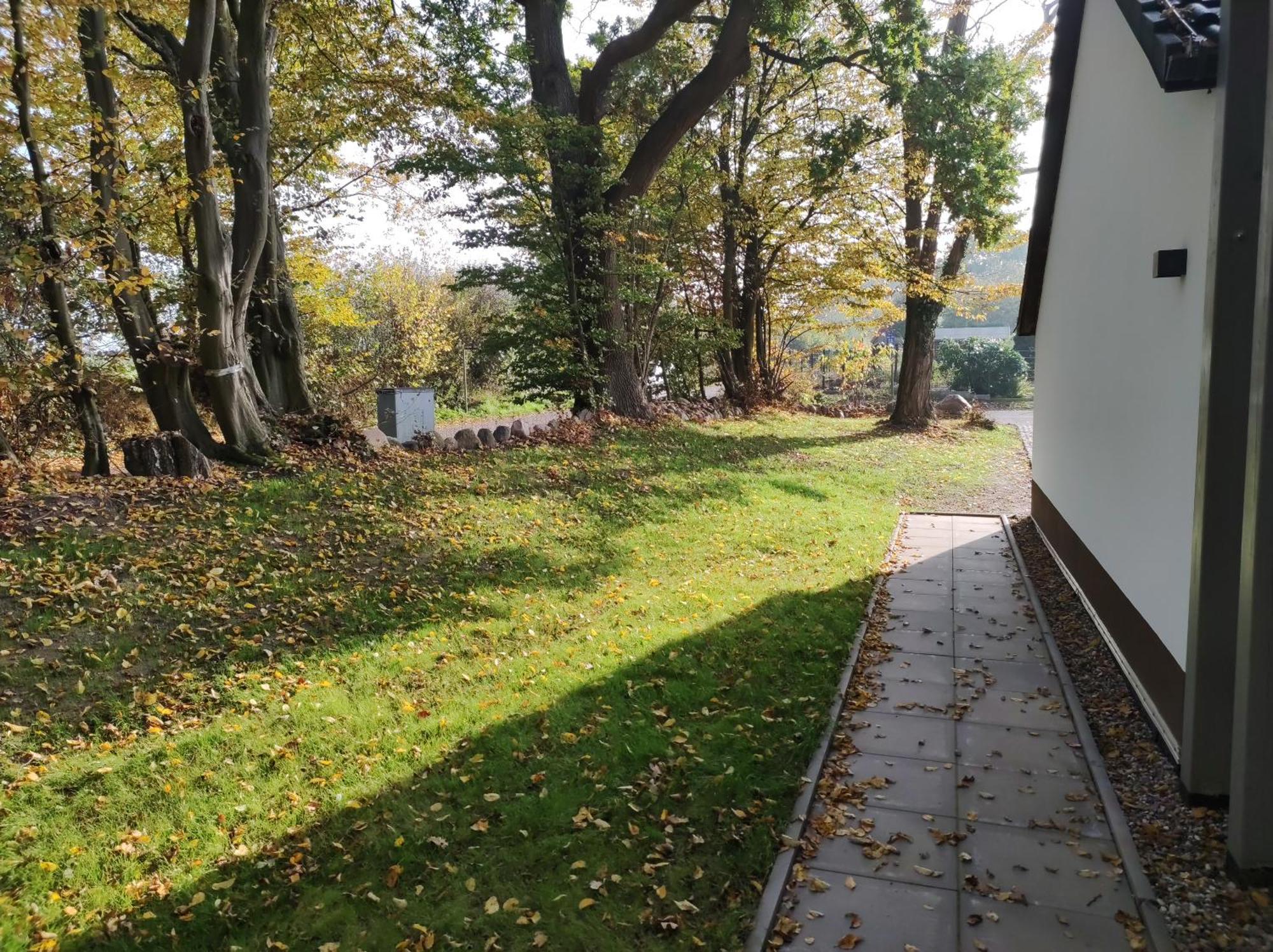 Moderne Ferienwohnung Fuer Familien Im Dachgeschoss Bosau Exterior foto
